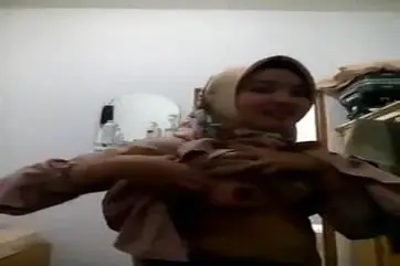 Mahasiswi Sholeh Bikin Video Bugil Buat Pacar poster