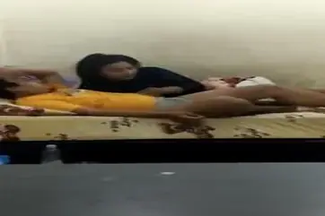 Tante Dewasa Cantik Pasrah Kasur Brondong poster